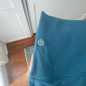 lululemon size 6 28” align blue leggings